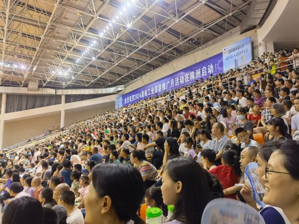 亚博官方网站-热火观众热烈欢呼！，纳达尔迎来三赛季出色发挥赛场气氛高涨-亚博官方网站